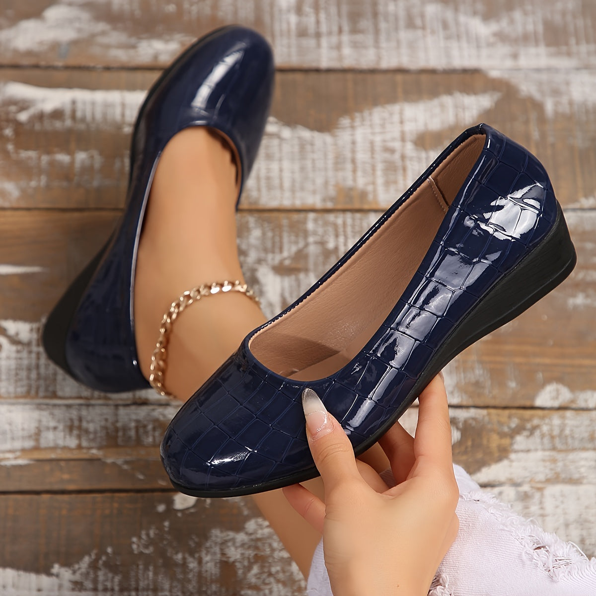 Anwen Low-Wedge Pumps