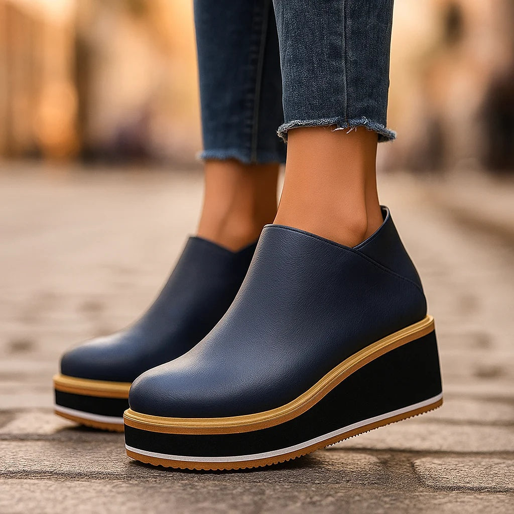 Anneliese platform ankle boots in Navy