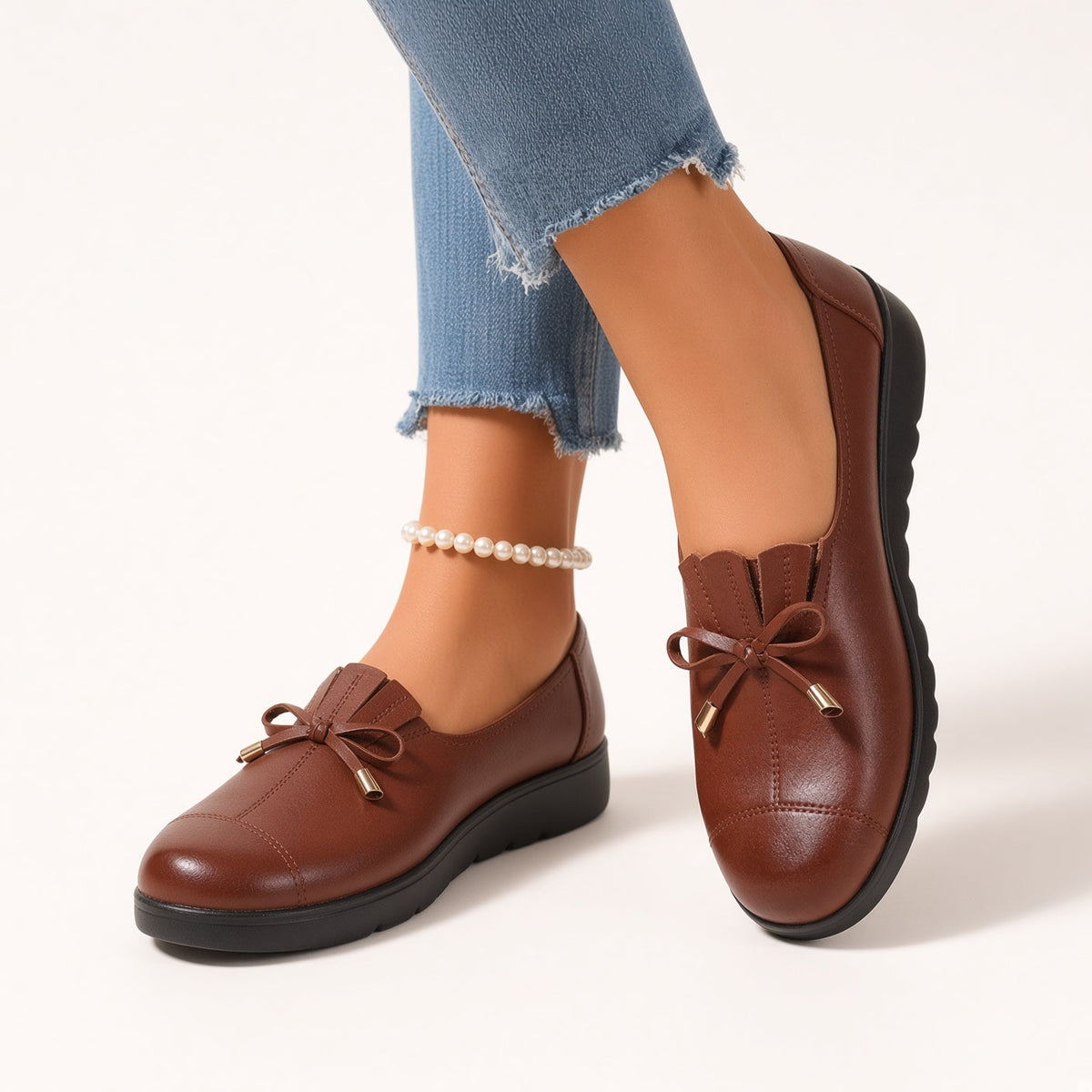 Frances bow-detail comfort loafers in Brown on foot