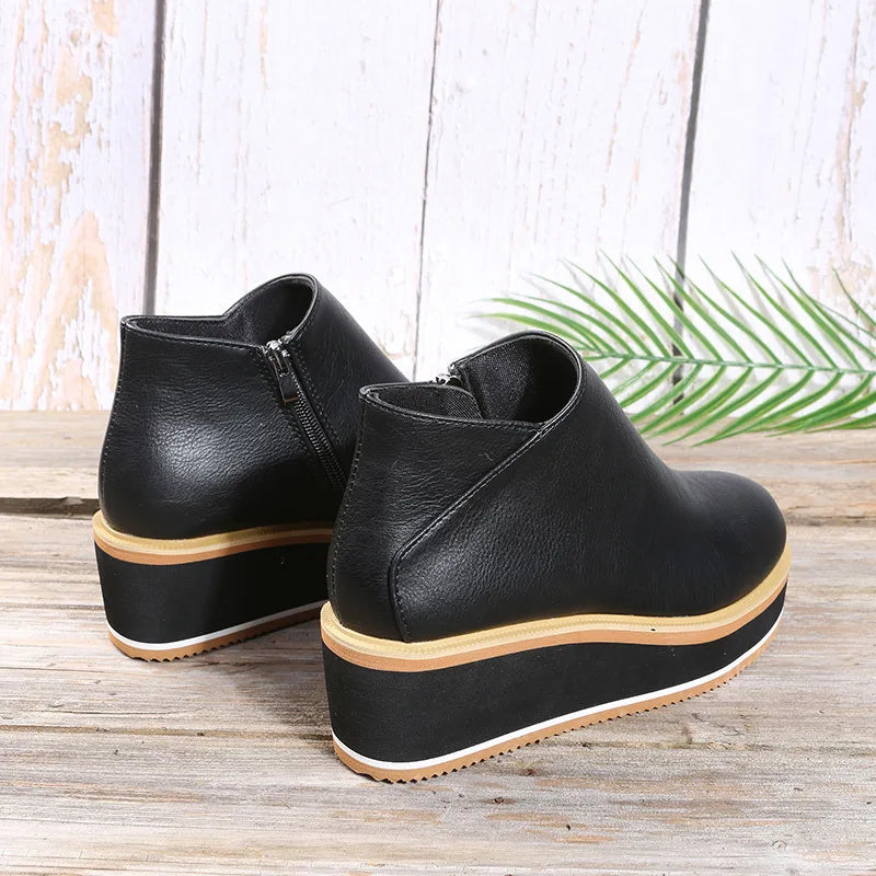 Anneliese platform ankle boots detail