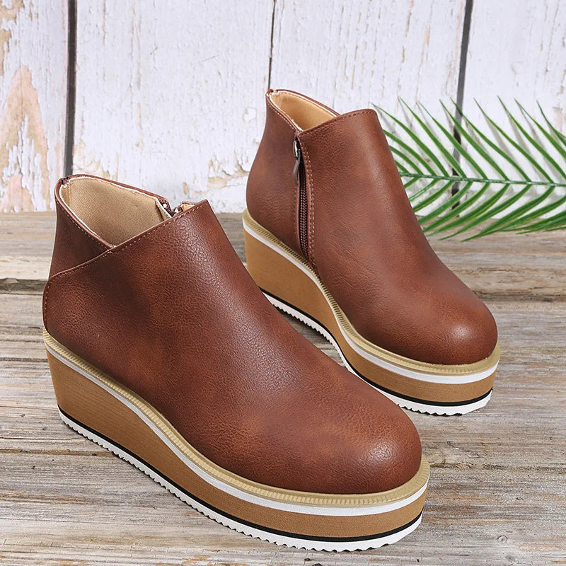 Anneliese platform ankle boots detail