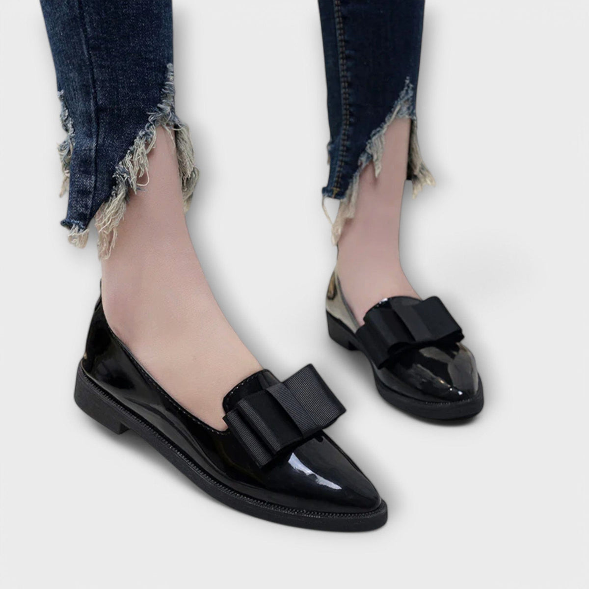 Winnie bow-front pointed loafers