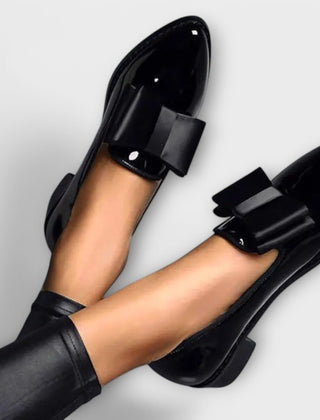 Winnie bow-front pointed loafers in Black