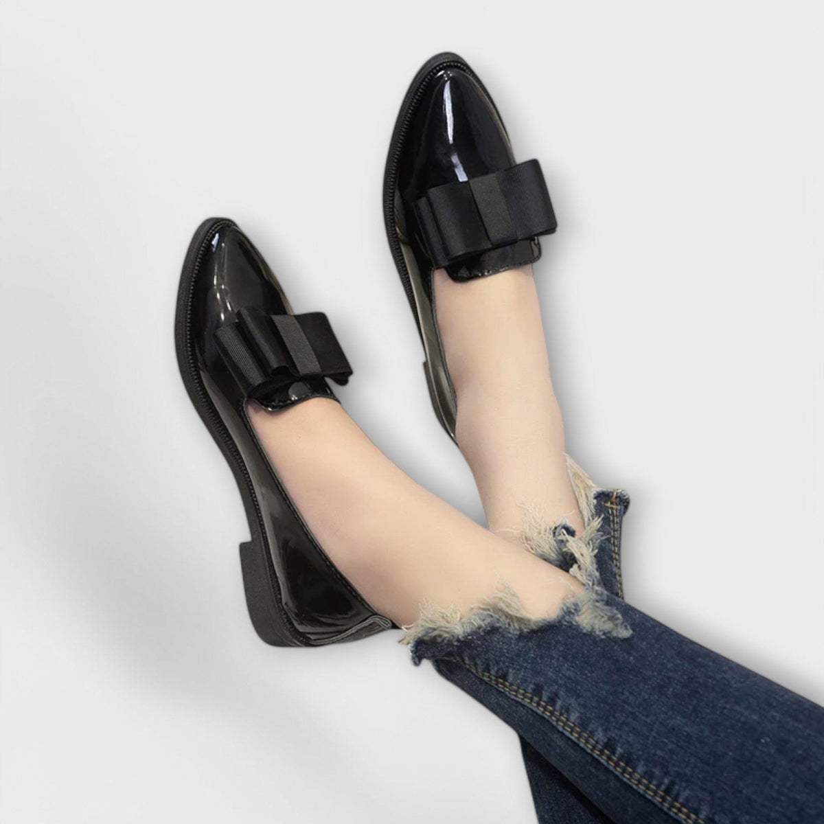 Winnie bow-front pointed loafers