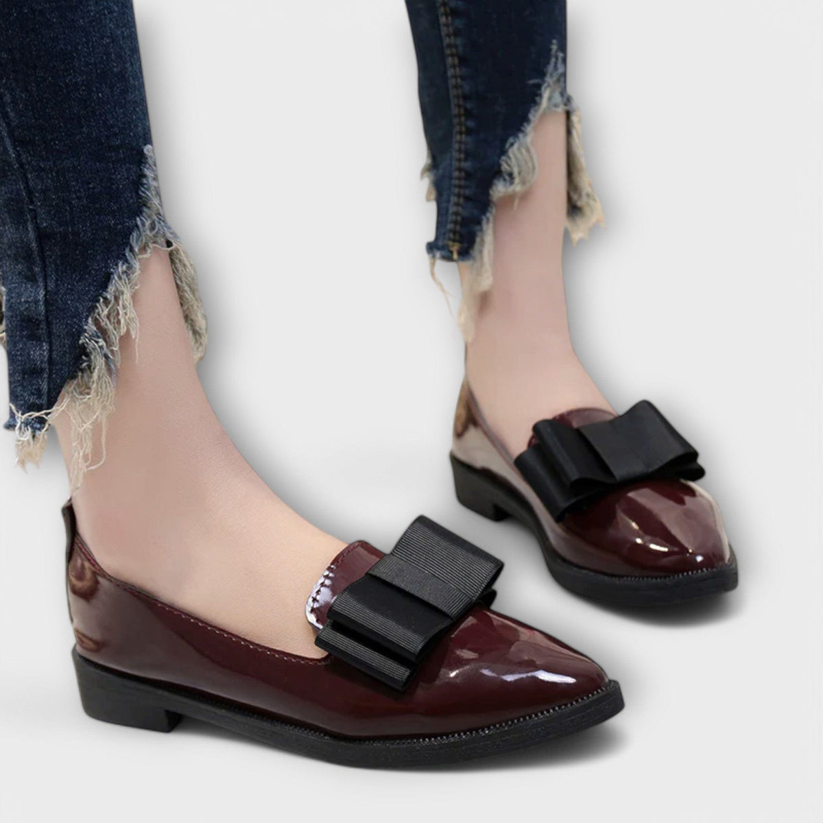 Winnie bow-front pointed loafers