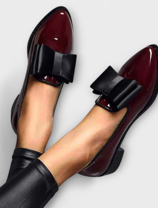Winnie bow-front pointed loafers in Burgundy