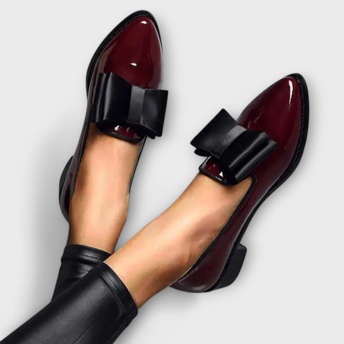 Winnie bow-front pointed loafers in Burgundy