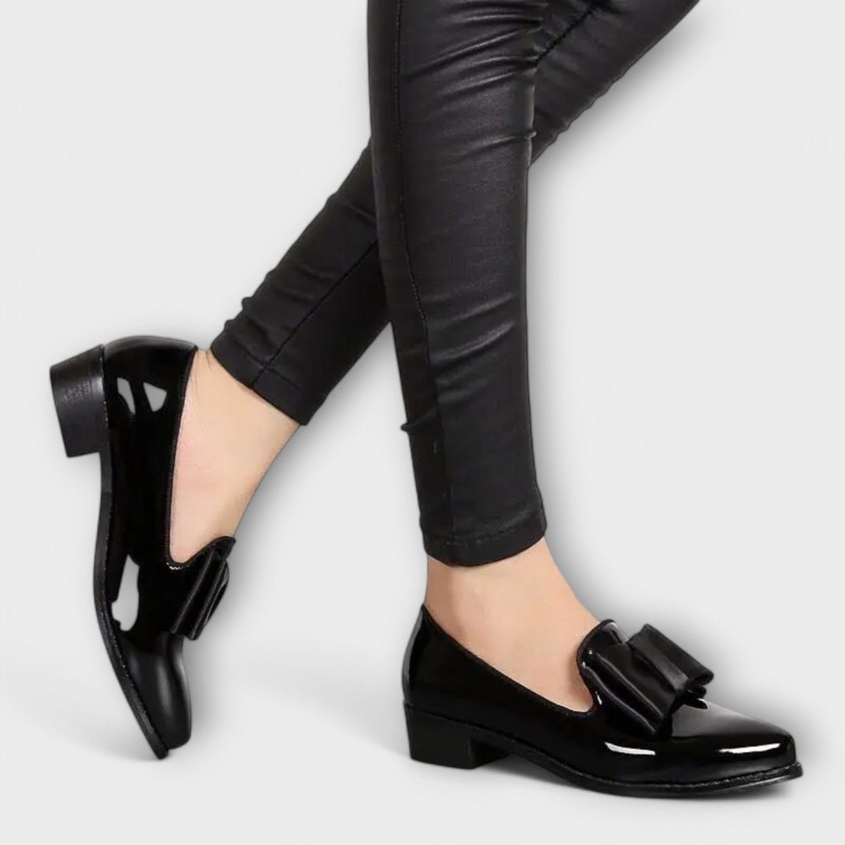 Winnie bow-front pointed loafers