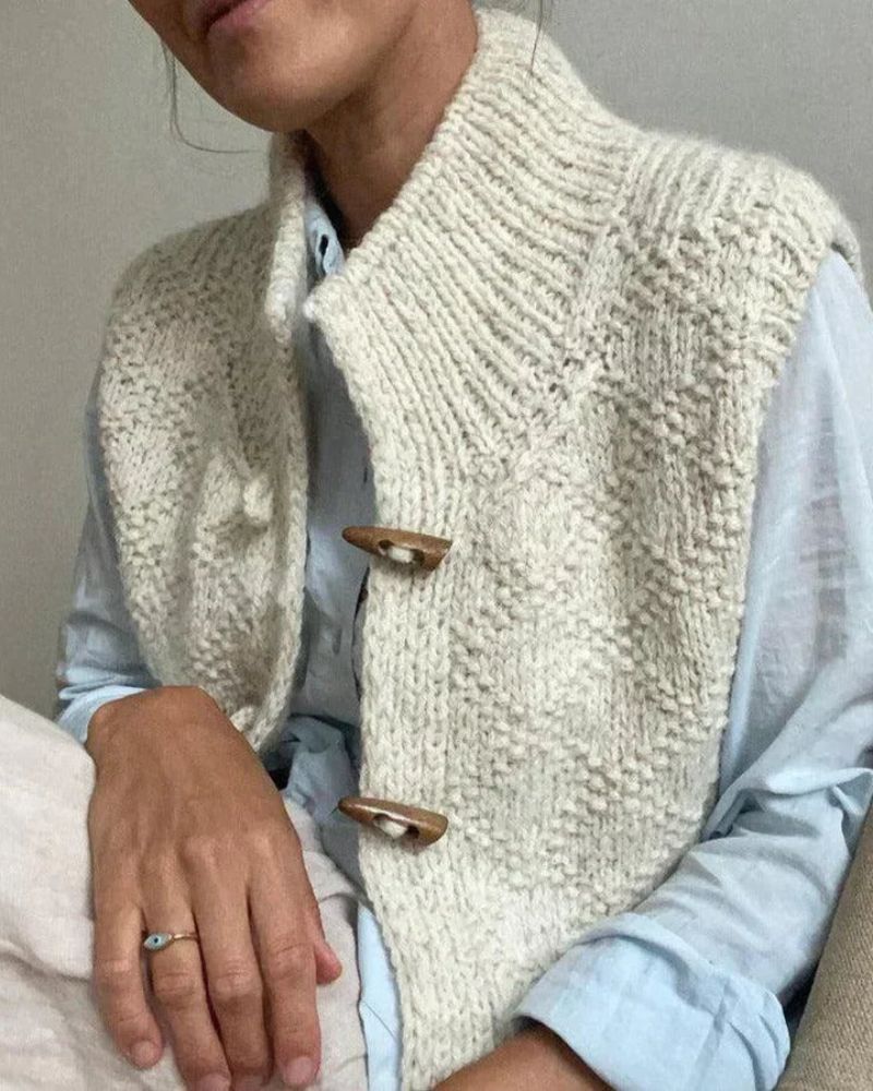 Yvonne | Sleeveless Button Cardigan