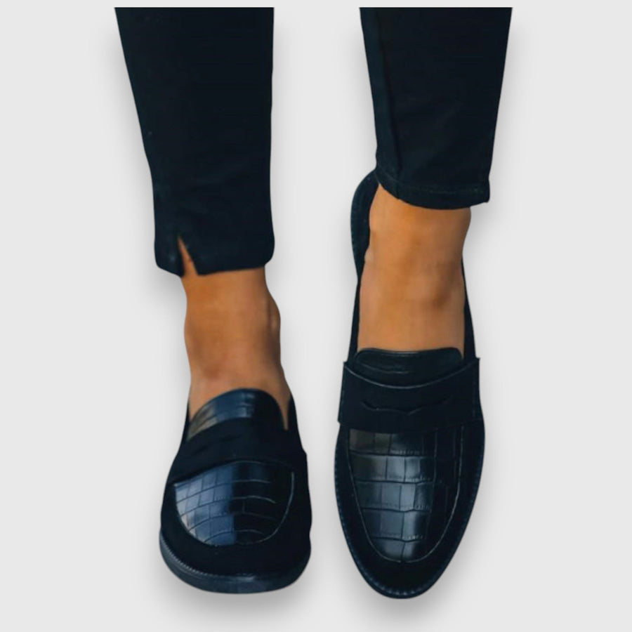 Irene classic comfort penny loafers in Black