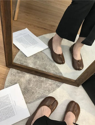 Leonie Split-Toe Ballet Flats in Brown