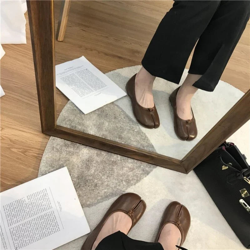 Leonie Split-Toe Ballet Flats in Brown