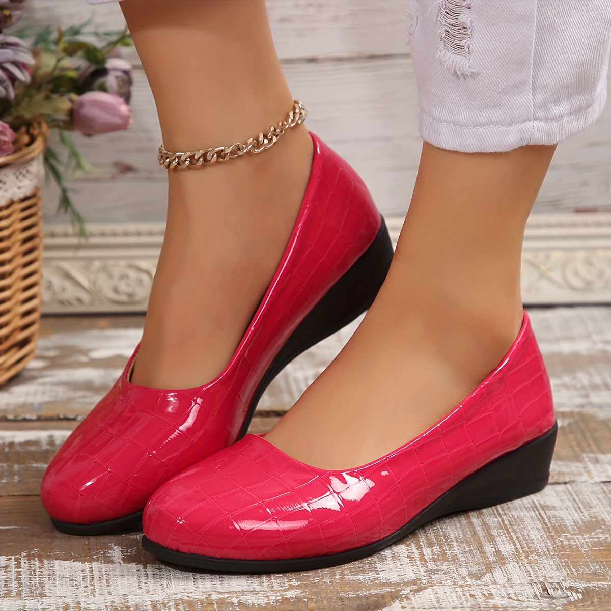 Anwen Low-Wedge Pumps