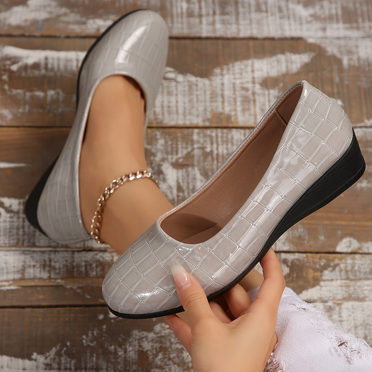 Anwen Low-Wedge Pumps in Gray