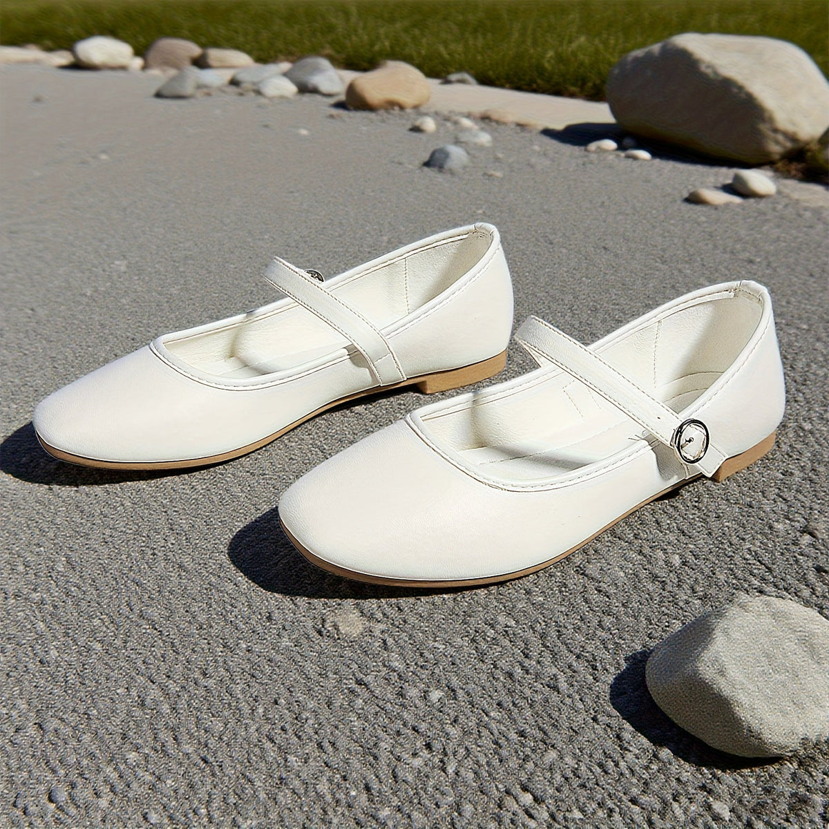 Katarina Classic Mary Jane Flats in White