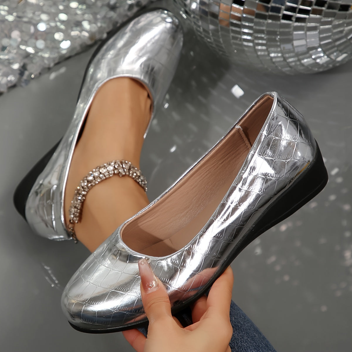 Anwen Low-Wedge Pumps in Silver